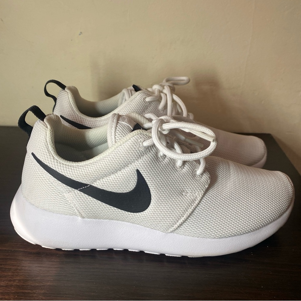 Nike White and Black Women's Sneakers